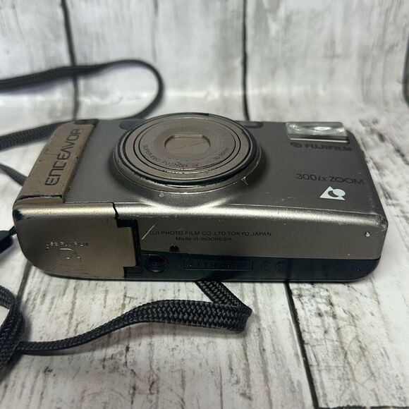 FujiFilm Endeavor 300ix Zoom APS Point and Shoot Film Camera - Picture 8 of 12